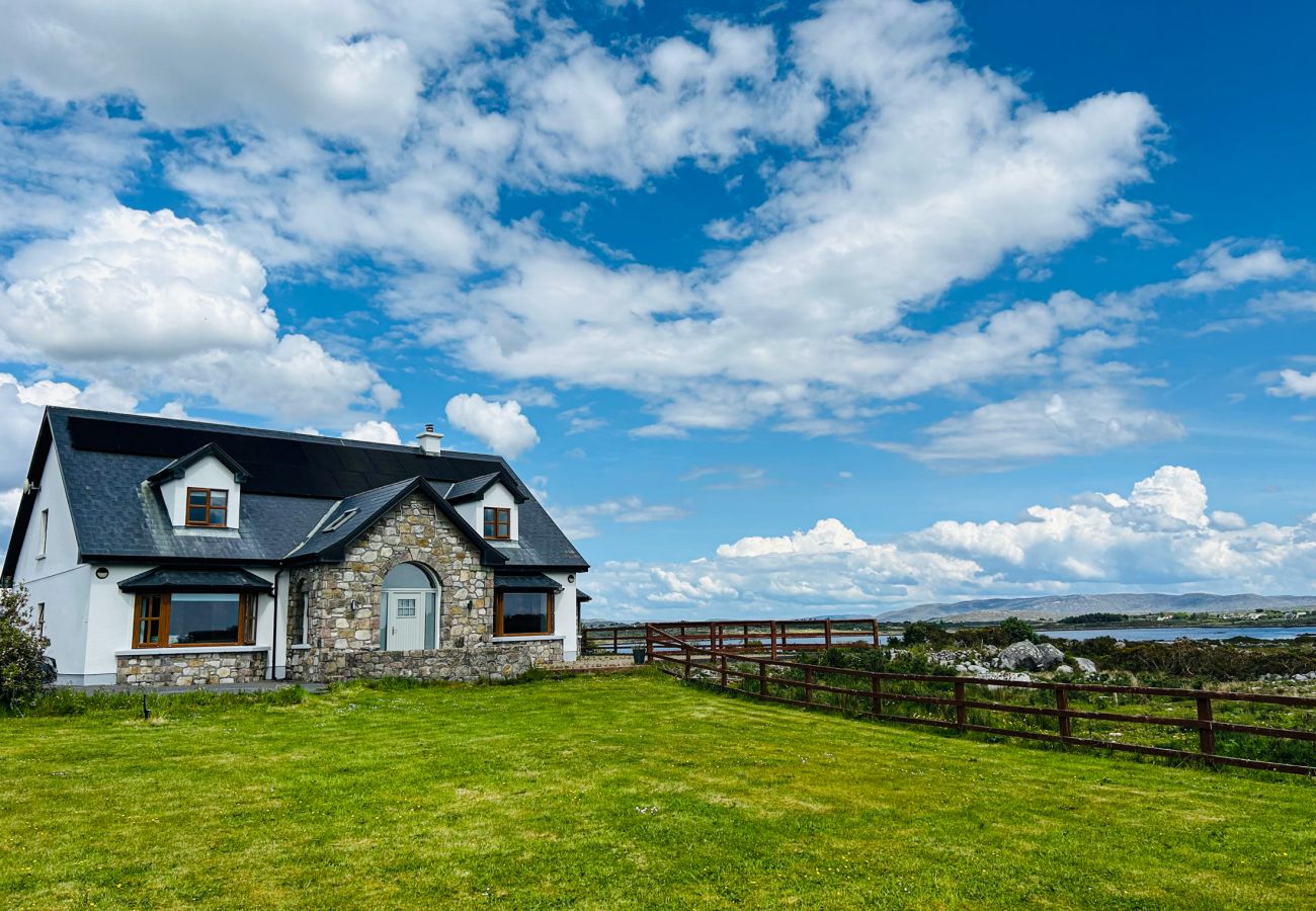 House in Rosmuck - Hawthorn House Connemara