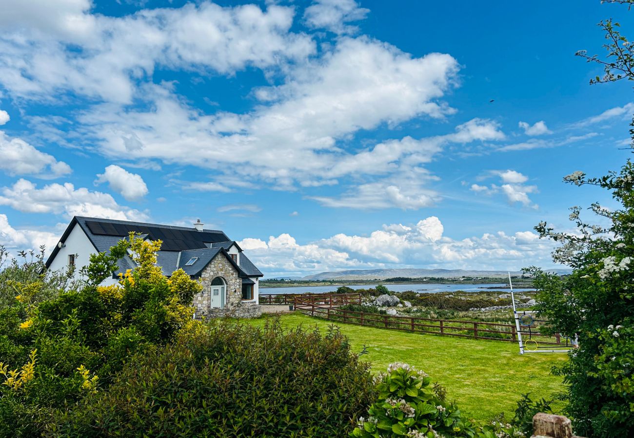 House in Rosmuck - Hawthorn House Connemara