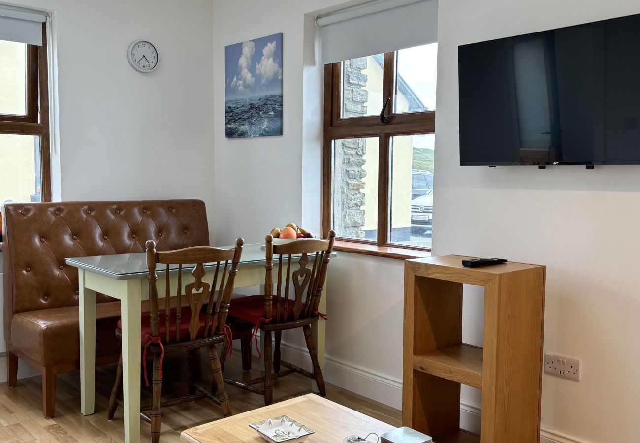 Clifden Holiday Apartment. Compact seating for 4, open plan dining and lounge. Large flat screen TV