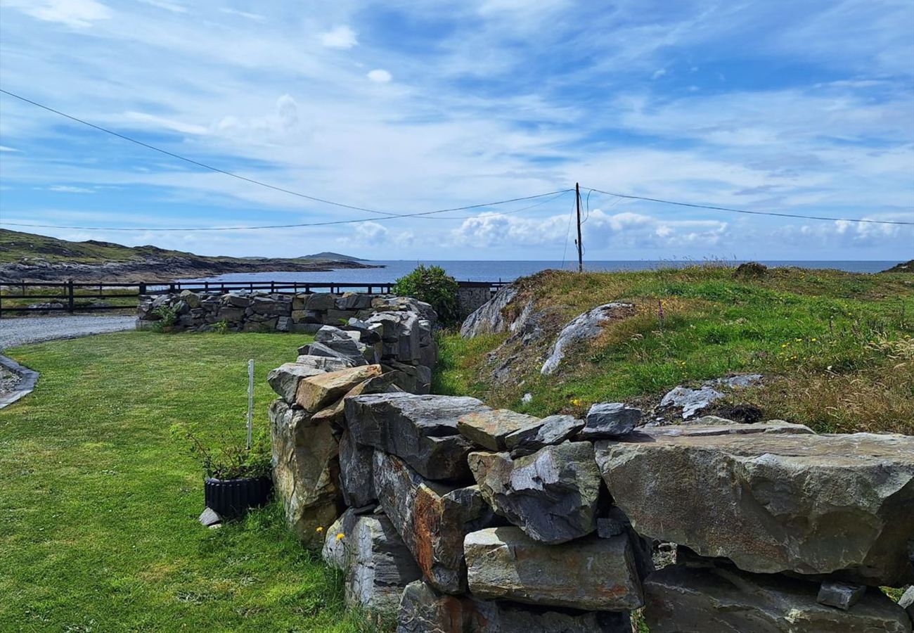 Clifden Holiday Apartment. Rugged landscape, sea views, wild atlantic way. Coastal walks. Irish scenery Errislannon peninsula. 