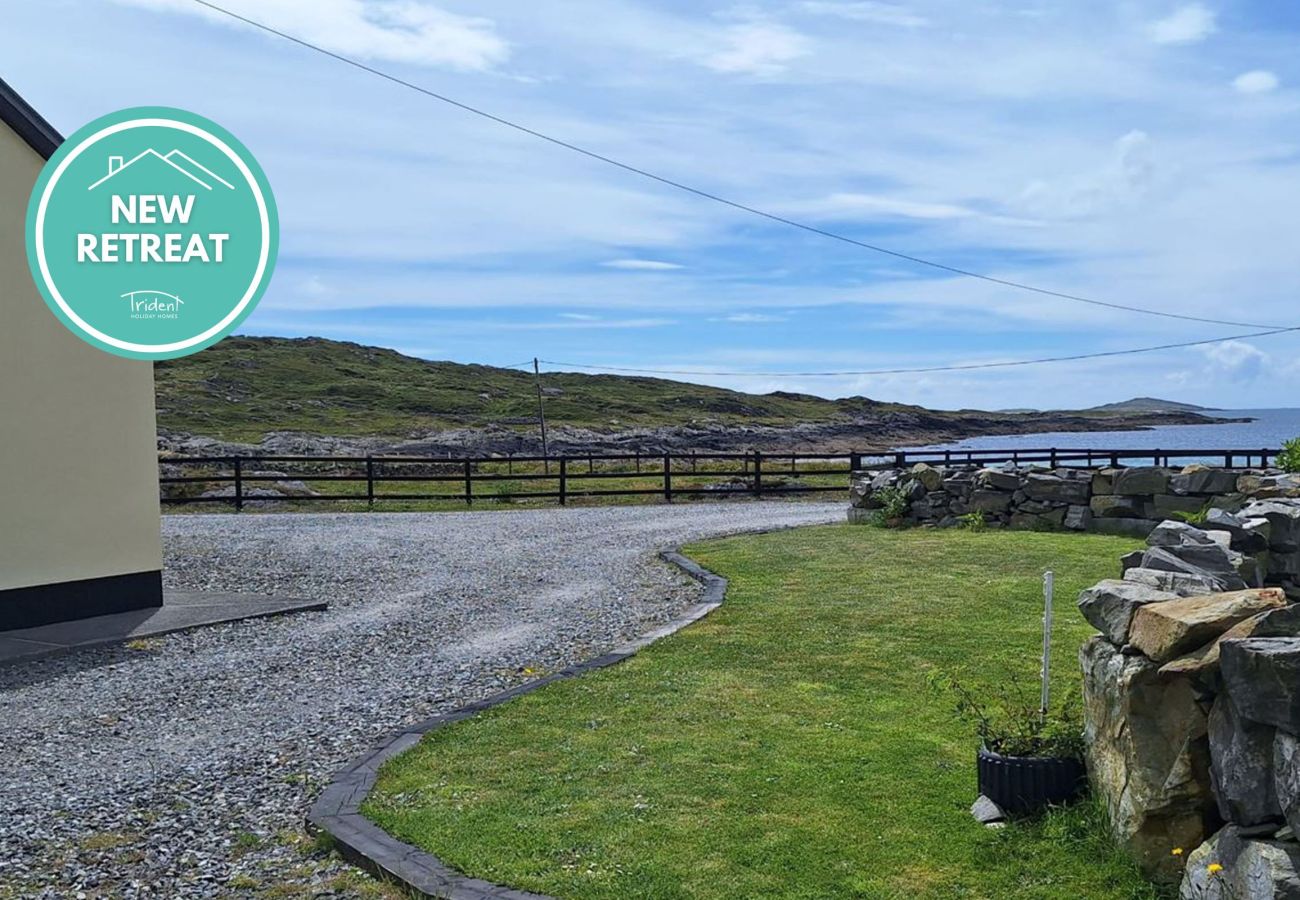 Clifden Holiday Apartment. Errislannon Peninsula. Sea View, coastal walks. 