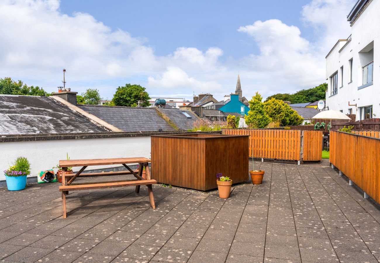 Clifden Town Apartment. Enclosed patio with garden furniture. Spacious large balcony.