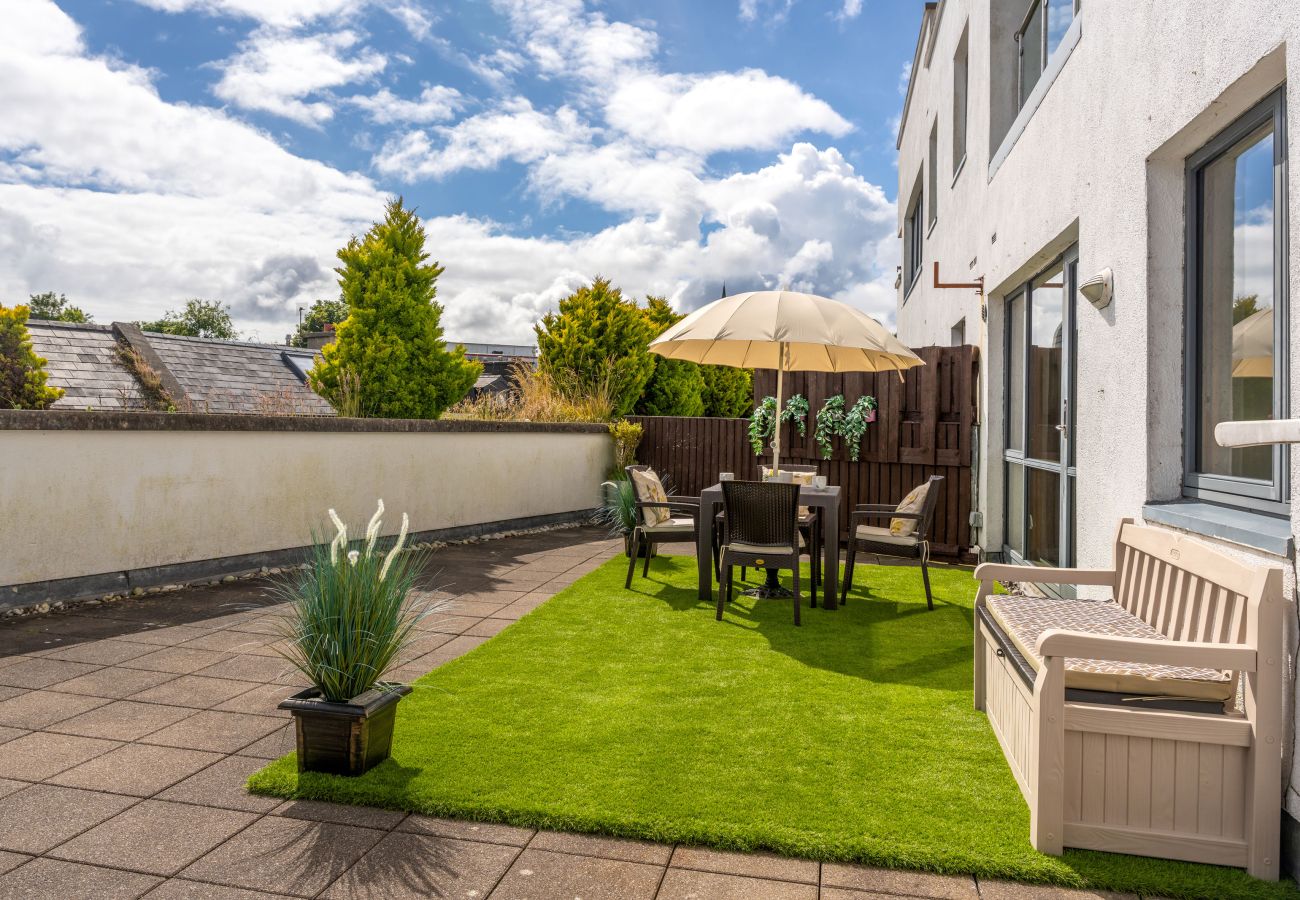 Clifden Town Apartment. Enclosed patio with garden furniture. Spacious large balcony., grass, sunny seating area. 