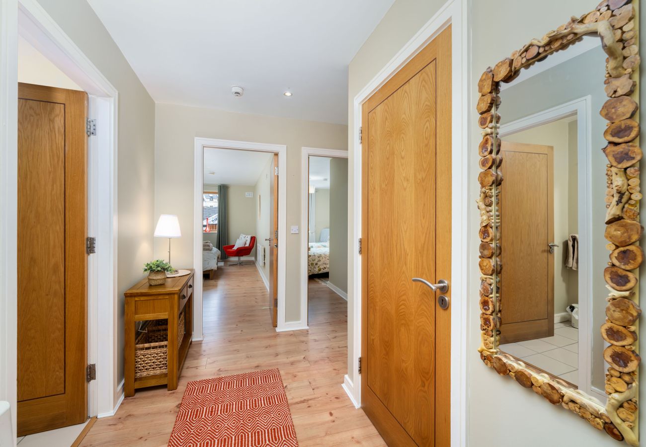 Clifden Town Apartment. Hall, wooden floors, spacious modern. 