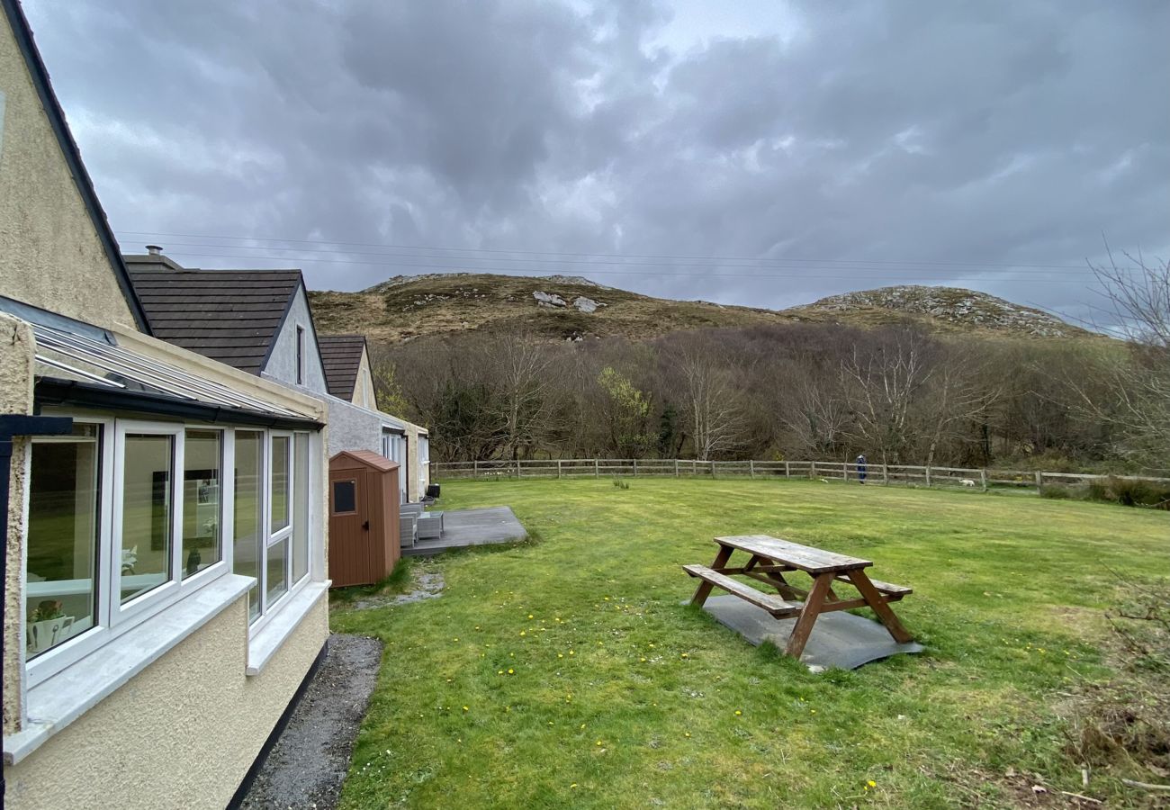 Clifden Glen Holiday Village No 30. Great Views. Garden dining bench.