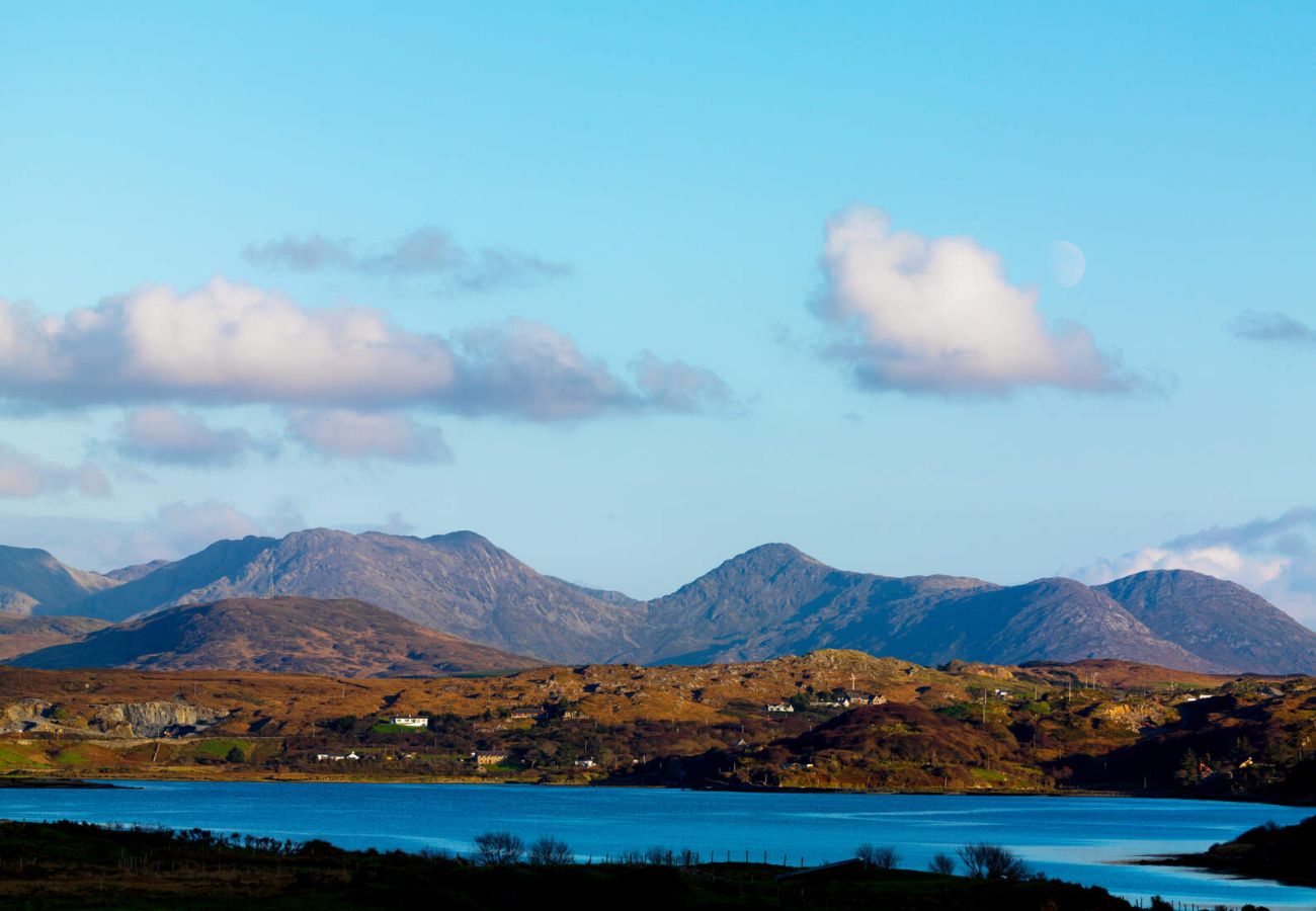 Clifden Town Holiday Apartment.Mountain and coastal views. Co Galway. Wild Atlantic Way.