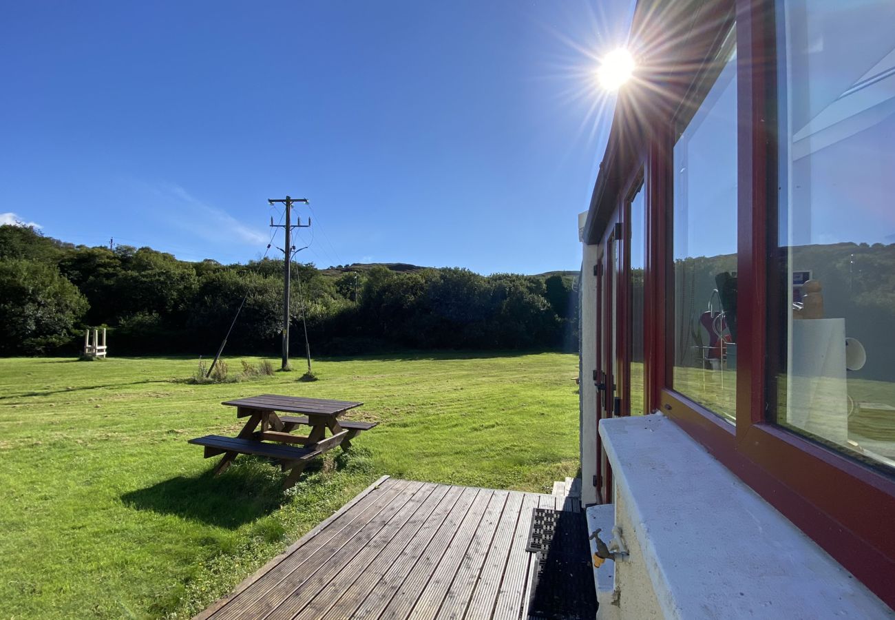 Clifden Glen Holiday Village No 58. Deck and dining garden furniture. 