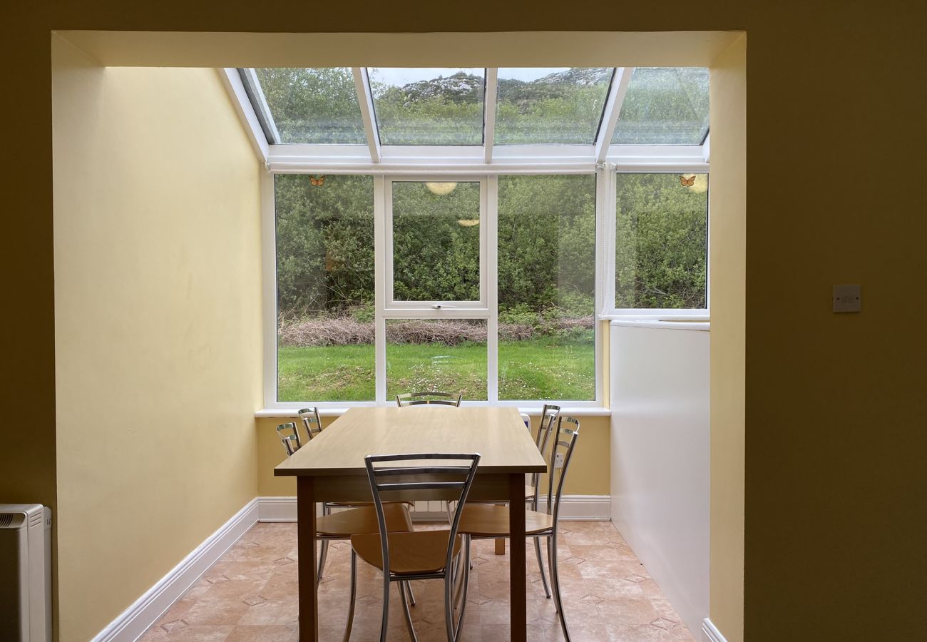 Clifden Glen Holiday Village No 11. Clifden Co Galway. Dining 6 seats view to rear garden. Conservatory. 