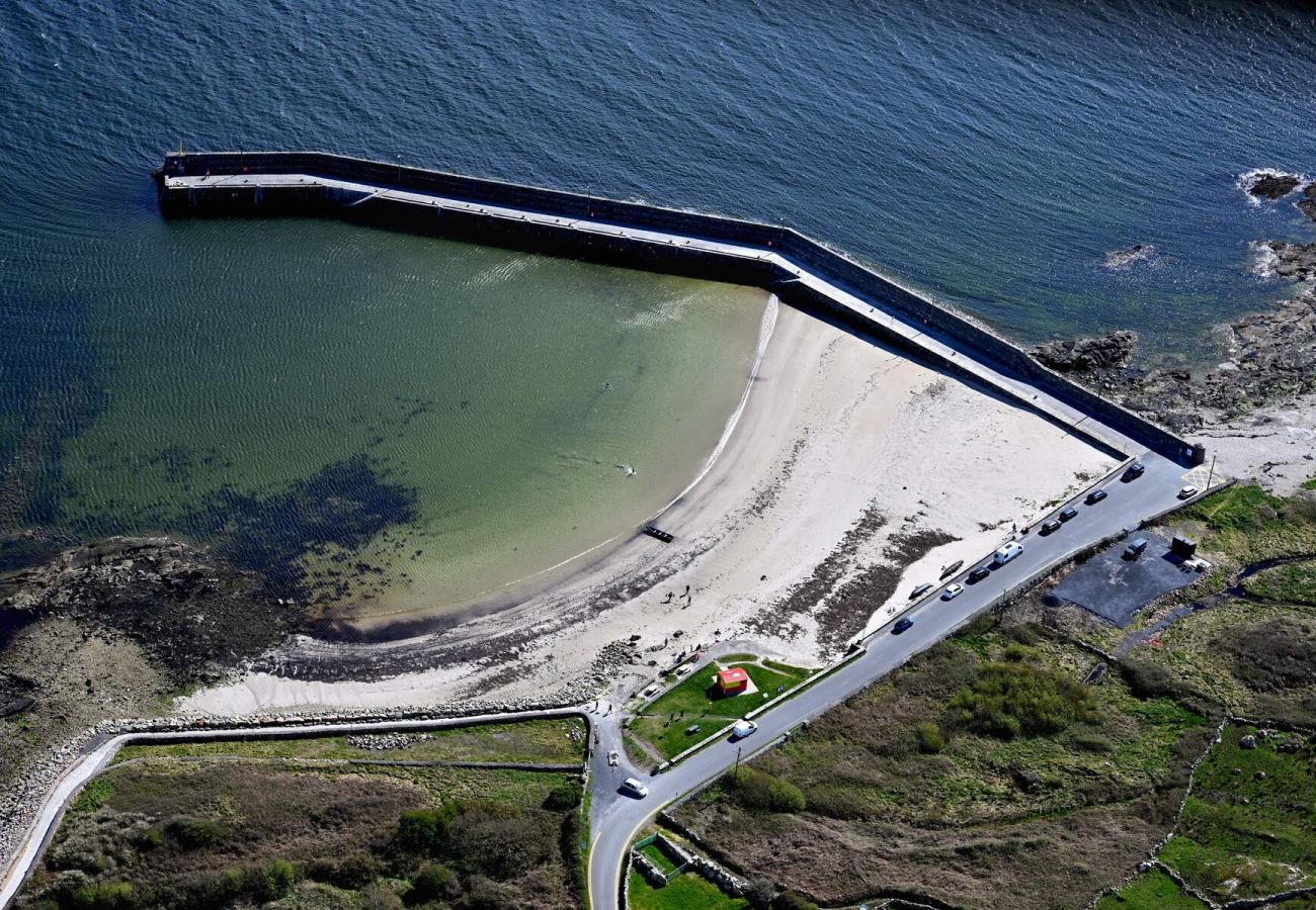 Clifden Glen Holiday Village No 11. Aerial view Clifden Harbour.